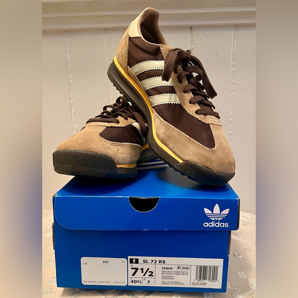 Adidas originals 72 RS Men 7.5 Women 9.5  OR 40 2/3